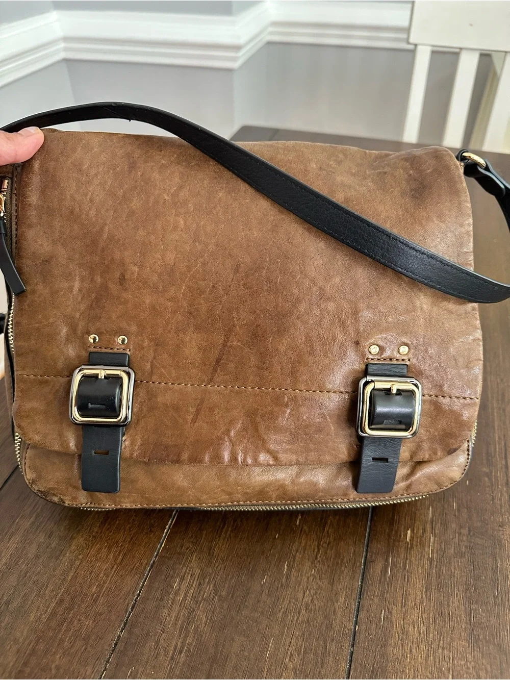 Vince Camuto Zelos flap messenger bag